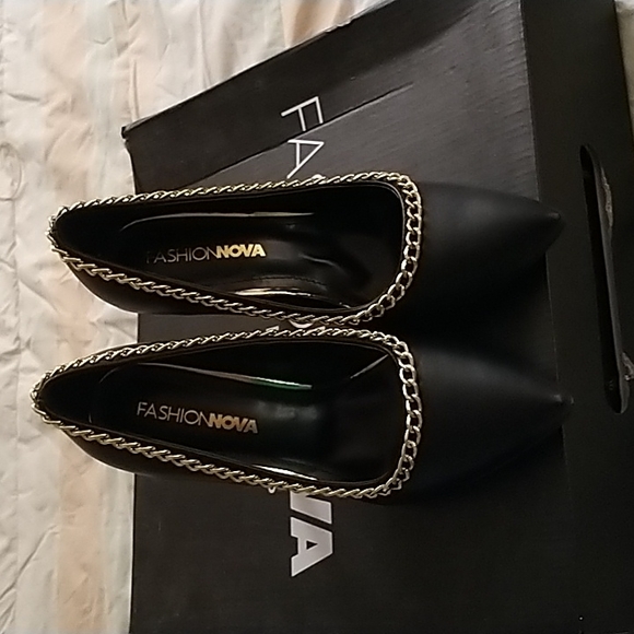 Fashion Nova pumps brand new the box I do not have size 7 - Picture 1 of 4